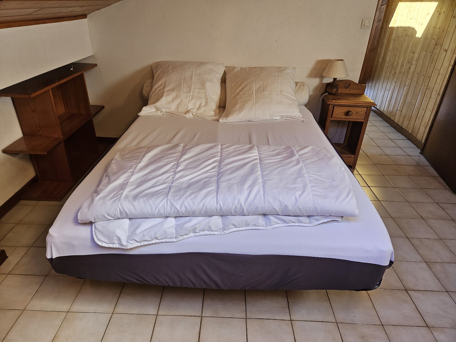 Chambre avec lit double